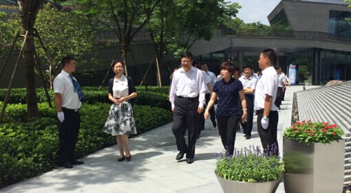 國家環(huán)境保護部部長陳吉寧蒞臨鳳凰大廈考察調(diào)研