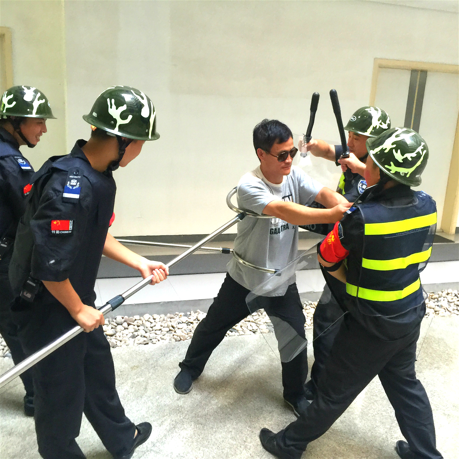 反恐防暴走進(jìn)科技園，南都物業(yè)實(shí)戰(zhàn)“暴徒”