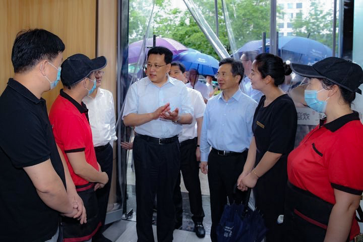以服務(wù) 促發(fā)展 | 浙江省人民政府省長袁家軍一行視察南都物業(yè)西溪銀泰城服務(wù)項目