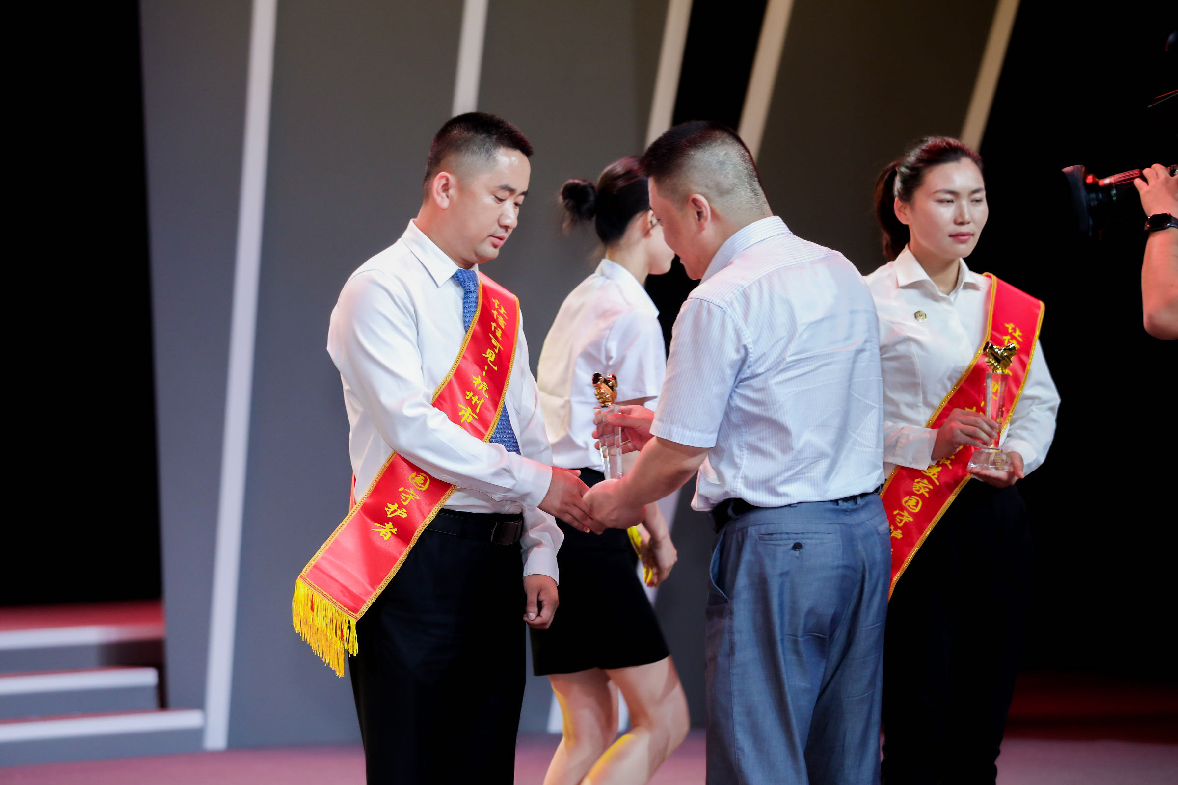 讓信任可見|南都物業(yè)人劉亮獲評杭州市“最美家園守護者”